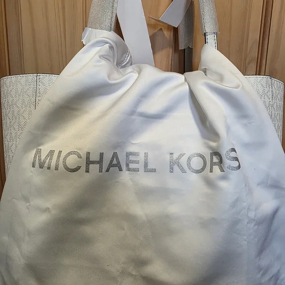 Michael Kors Light Gray Tote Bag - Picture 4 of 13